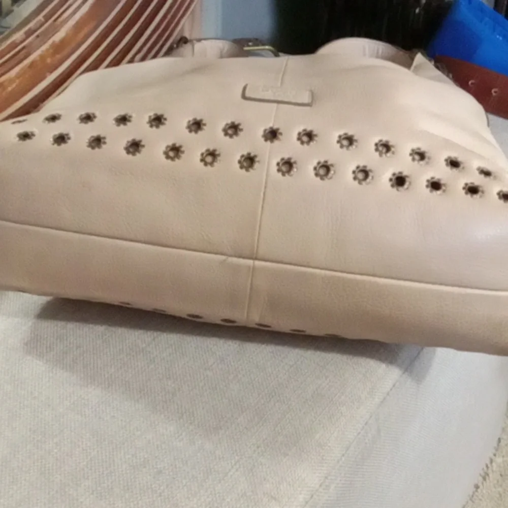 Frye and Co. Beige Leather‎ Shoulder Bag.